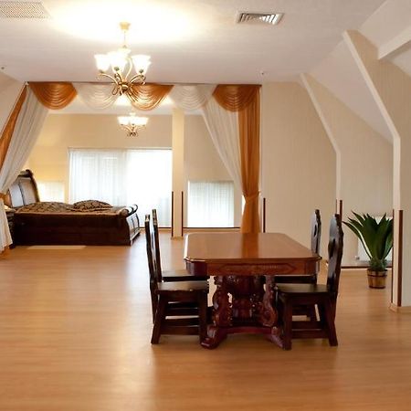 Hotel Complex Verhovina Kiev Ruang foto