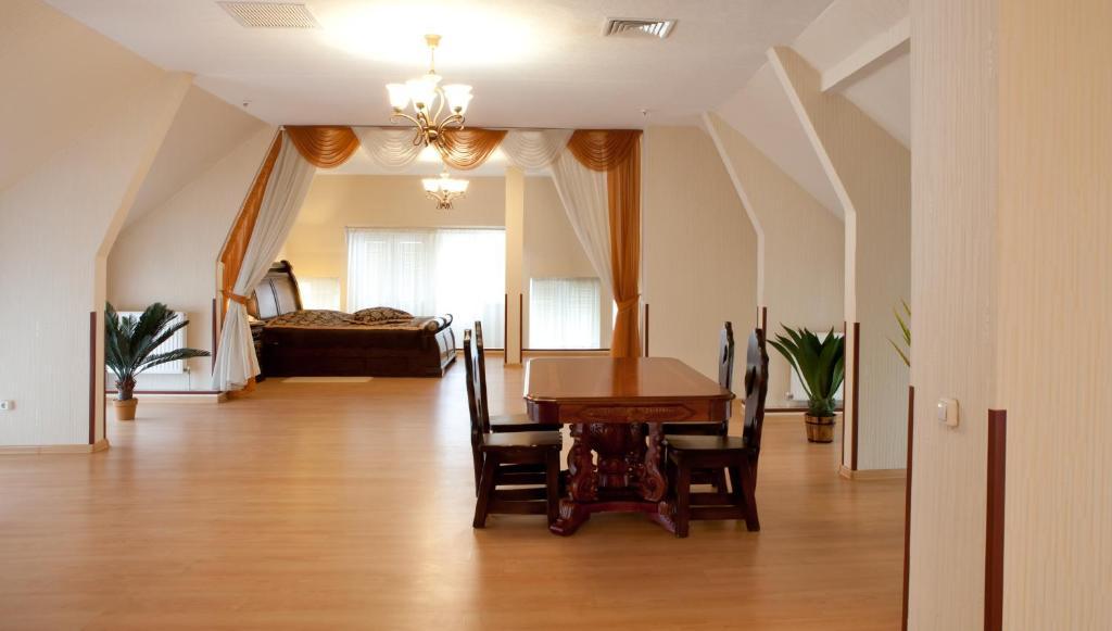 Hotel Complex Verhovina Kiev Ruang foto