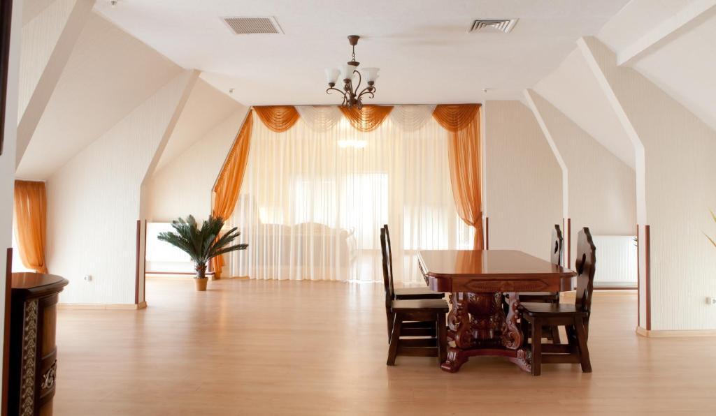 Hotel Complex Verhovina Kiev Ruang foto