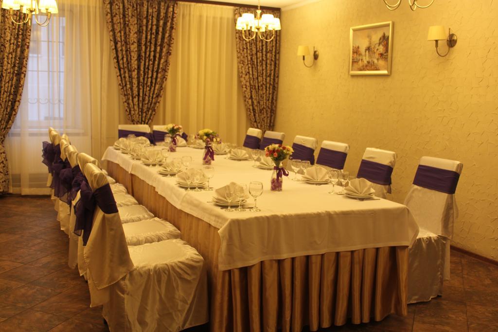 Hotel Complex Verhovina Kiev Bagian luar foto